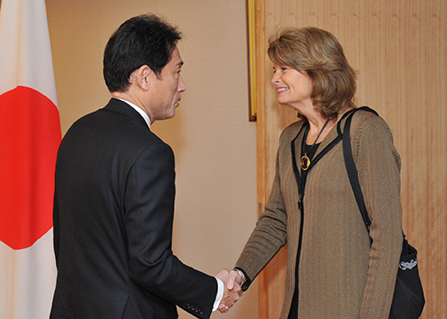 マコウスキー米国上院議員による岸田外務大臣表敬 (1)