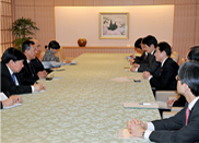 岸田外務大臣とカン・ゾー・ミャンマー国家計画・経済開発大臣との会談（写真2）