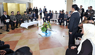 （写真）ユドヨノ・インドネシア大統領夫妻と看護師・介護福祉士候補者との懇談1