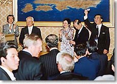 Minister for Foreign Affairs Yoriko Kawaguchi handed the APEC Business Travel Card to the member of the ABAC Committee