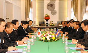 (Photo)Japan-Cambodia Summit Meeting (Overview) 2