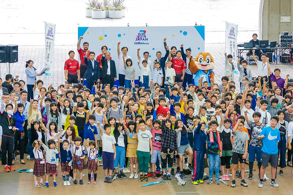 (Photo)LAUNCHING THE "G20 OSAKA SUMMIT CLEAN-UP CAMPAIGN: SAKISHIMA KICKOFF"