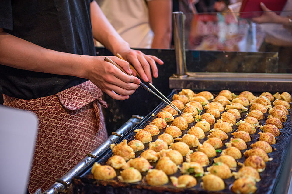 (Photo) TAKOYAKI: A QUINTESSENTIAL OSAKA SPECIALTY 1