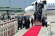 Arrival of the President of Italy Giuliano Amato in Okinawa