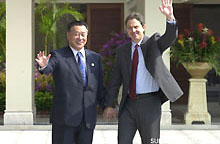 Arrivals of the G8 Heads of State and Government at Bankoku Shinryokan