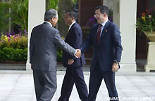 Arrivals of the G8 Heads of State and Government at Bankoku Shinryokan