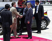 Departure of the Federal Chancellor of Germany Gerhard Schroeder from Okinawa