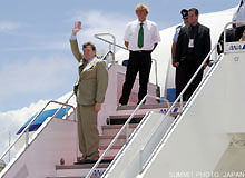 Departure of the Federal Chancellor of Germany Gerhard Schroeder from Okinawa
