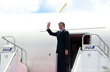 Departure of the Prime Minister Anthony Charles Lynton Blair of U.K. from Okinawa