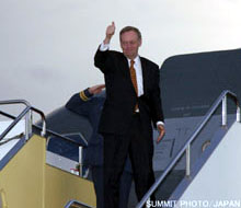 Departure of the Prime Minister of Canada Jean Chretien from Okinawa