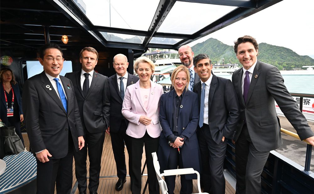 Visit the Itsukushima Shrine2