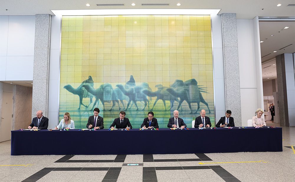 G7 Leaders sign the Guest Book during their visit to Hiroshima Peace Memorial Museum 1