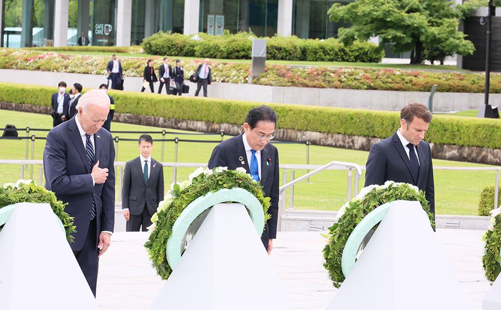 Silent prayers at the Cenotaph for the Atomic Bomb Victims 1