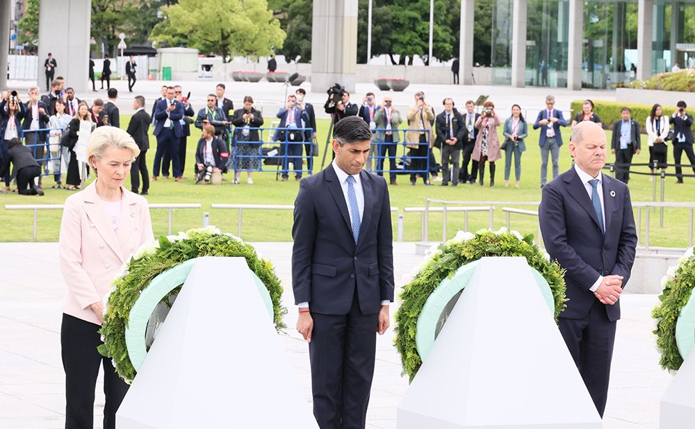 Silent prayers at the Cenotaph for the Atomic Bomb Victims 3