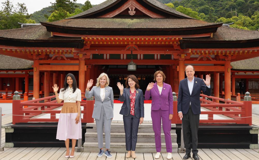 G7 Leaders' Spouses Visit Itsukushima Shrine