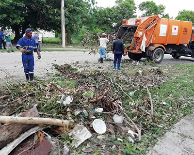 A photo of Equipment supplied by Japan being used to remove disaster waste generated by Hurricane Ian