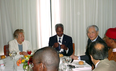 A NERICA testing attended by, from left to right, former UNHCR Sadako Ogata, UN Secretary General Kofi Annan, and then Japanese Ambassador to the UN Yukio Sato.