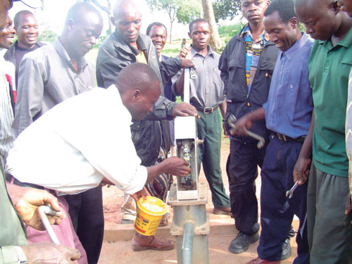 Pump repair mechanics undergoing training (Zambia: Project for Groundwater Development and Sanitation Improvement in the Northern Province)