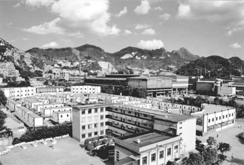 An environmental improvement project in China (left: after the procedure; right: before the procedure) (Photo: JBIC)