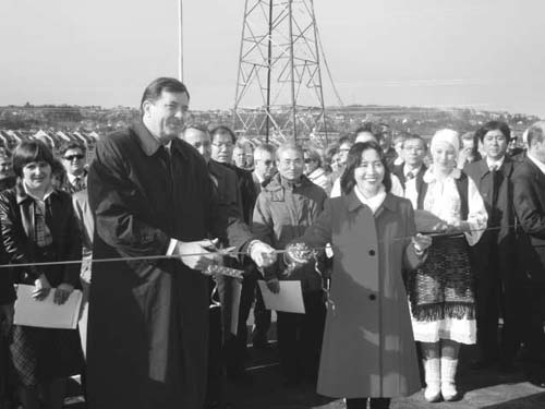 Foreign Affairs Vice Minister Midori Matsushima attending the completion ceremony of Doboj Bridge, Midori under Japan's grant aid (Bosnia and Herzegovina)