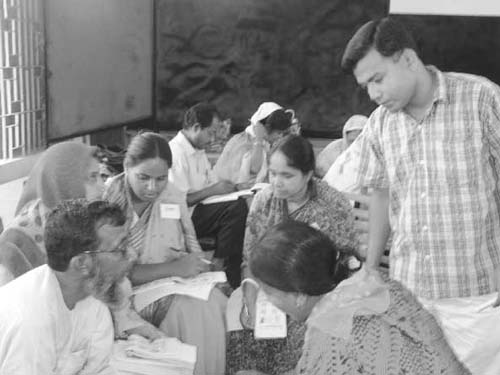 Teachers enthusiastically receiving training in mathematics drills