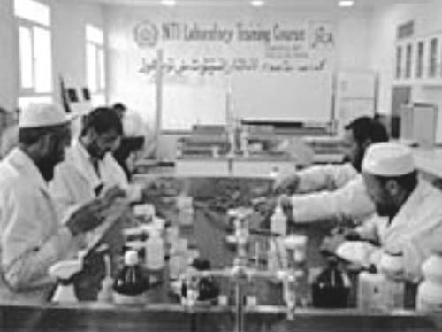 Training for medical laboratory technicians specializing in tuberculosis (Photo: JICA)
