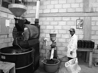 A repaired roaster and newly appointed head roaster Javier (18) (Photo: Keio FTP)