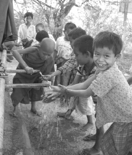 Children overjoyed at having water (Source: Ms. Mori)