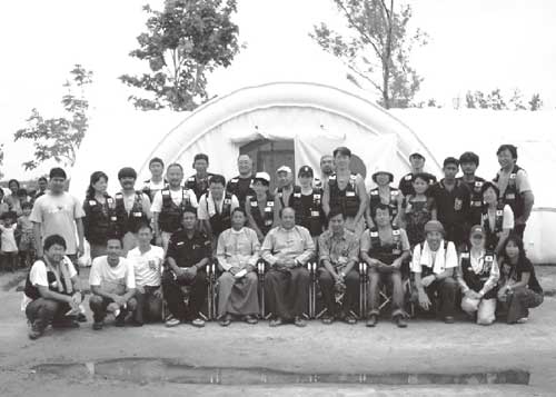 Group photograph after the delivery ceremony (June 8) (Source: JICA)