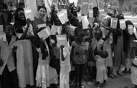 Ms. Daizumoto with Sudanese children