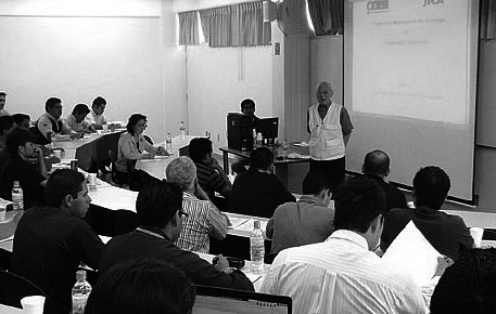 Mr. Kurihara giving a seminar in Queretaro.