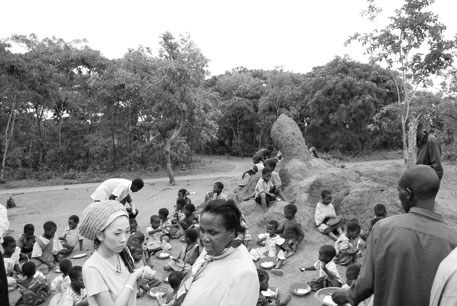 MISIA (left) with the representative of a local NGO which raises awareness about malaria prevention in Malawi (Photo: Child AFRICA)