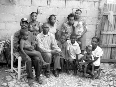 Members of the Consortium of Residents and Families (front row, second from left, Mr. Exile) (Photo: Mr. Kumagai)
