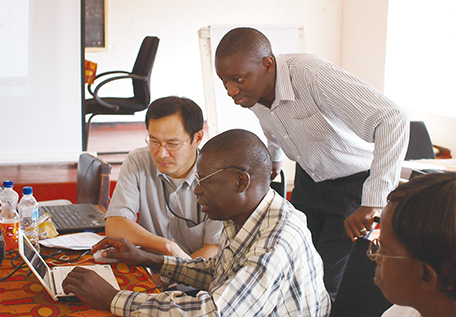 Mr. Sasaki creates educational materials with master trainers. (Photo: Goichi Sasaki)