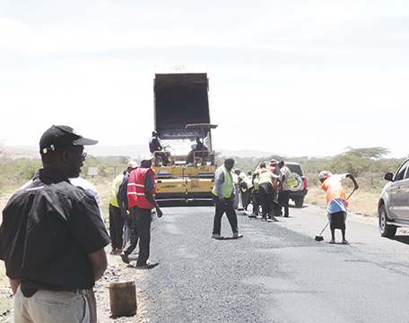 Pavement resurfacing work takes place along a road through savanna. (Photo: Motohiko Nishibayashi)