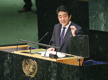 Prime Minister Shinzo Abe delivering an address regarding "the development of society that places people front and center, and promotion of human security" at the 69th session of the UN General Assembly in September 2014.(Photo: Cabinet Public Relations Office)