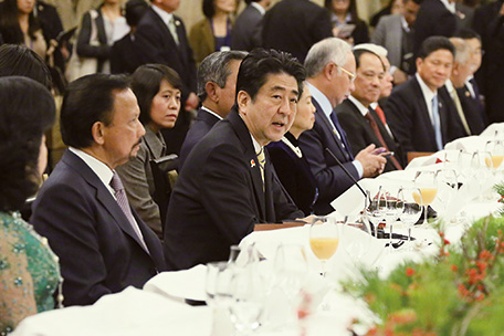 Prime Minister Shinzo Abe delivering greetings at the dinner hosted by the prime minister and Mrs. Akie Abe on the first day of the ASEAN-Japan Commemorative Summit in December 2013. (Photo: Cabinet Public Relations Office)