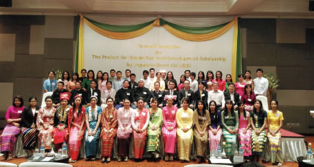 The farewell event for administrative officials dispatched from Myanmar to a master's’ program in Japan (Photo: Junichi Yamazaki / Japan International Cooperation Center)