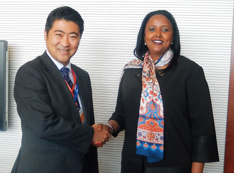 Then State Minister for Foreign Affairs Seiji Kihara talks with Ms. Amina C, Mohamed, Cabinet Secretary of Foreign Affairs and International Trade (As a result of organizational change in May 2016, she is currently Cabinet Secretary of Foreign Affairs) during his visit to Ethiopia for the 28th Ordinary Session of the Executive Council of the African Union in January 2016.