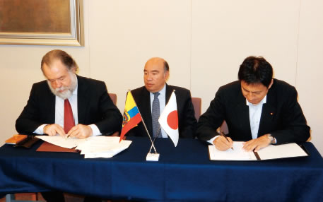 In September 2016, Parliamentary Vice-Minister for Foreign Affairs Shunsuke Takei and Mr. Leonardo Carrión Equiguren, then Ambassador of Ecuador to Japan, signed and exchanged notes regarding a total of ¥200 million in grant aid to Ecuador (Economic and Social Development Programme) in the presence of Mr. Fernando Yepez Lasso, then Vice Minister of Foreign Affairs and Human Mobility.
