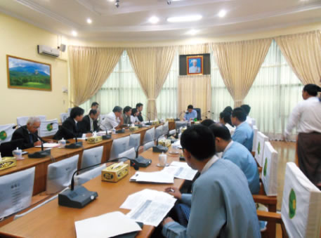 A meeting with the Minister of Industry of
Myanmar and others in Nay Pyi Taw, the capital of
Myanmar (Photo: TSUYATOMO Co., Ltd.)