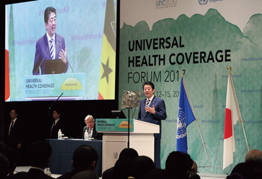 Prime Minister Shinzo Abe delivering a speech at UHC Forum 2017, held in Tokyo in December 2017 (Photo: Cabinet Public Relations Office)