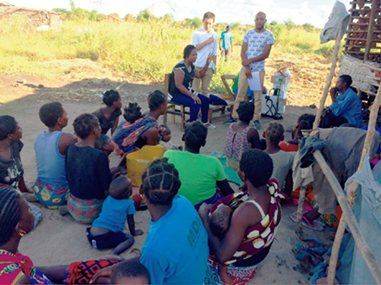 Teaching Cholera outbreak countermeasures to residents in the affected areas (Photo: UNICEF Mozambique)