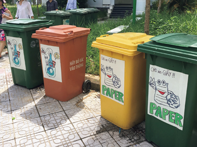 Garbage bins to promote 3R placed at an elementary school in Thua Thien Hue Province, Viet Nam through support from Japan