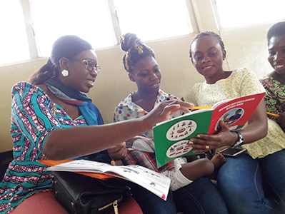 Mothers receiving an explanation on newly created MCH Handbooks under the technical cooperation “Project for Improving Continuum of Care for Mothers and Children through the Introduction of Combined MCH Record Book” in Ghana (Photo: JICA)