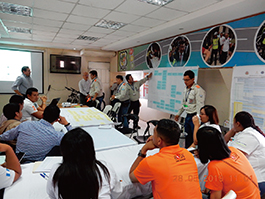 Photo of Staff of the National Coordinator for Disaster Reduction preparing the timeline in consultation with municipal officers and Japanese experts (Photo: JICA)