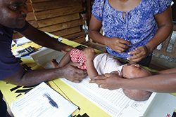 Photo of Measuring a child’s height (Photo: JICA)