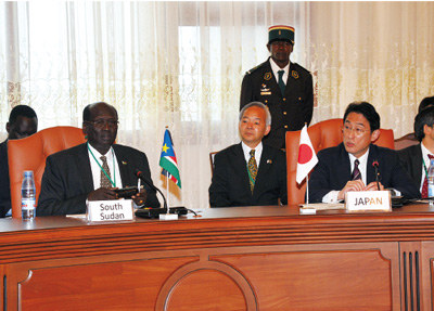 Foreign Minister Kishida attending a meeting of concerned countries on the situation in South Sudan (Yaounde, Cameroon, May 4, 2014)