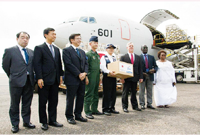 Delivery of PPE transported by a Self-Defense Forces aircraft (December 8, Accra, Ghana; Source: Ministry of Defense)