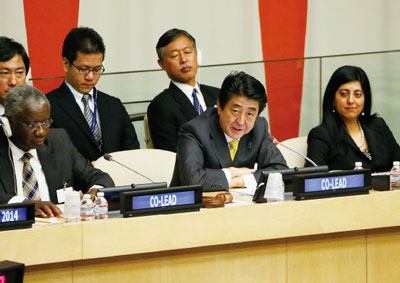 Prime Minister Abe serving as co-chair of the Resilience Session of the UN Climate Summit (September 23, New York; Source: Cabinet Public Relations Office)